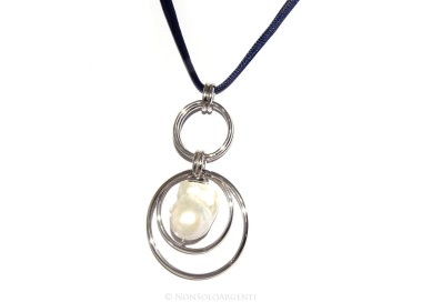 RMB|Pendant female rims 925 with big baroque pearl necklace and Scaramazza