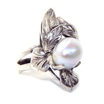 RMB|Silver 925: Hand-made woman's ring with leaves and baroque pearl size 16