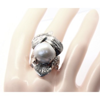 RMB|Silver 925: Hand-made woman's ring with leaves and baroque pearl size 16