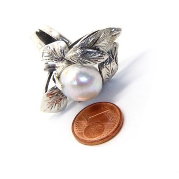RMB|Silver 925: Hand-made woman's ring with leaves and baroque pearl size 16