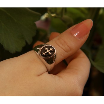 RMB|925 Silver ring with oval chevalier shield with cross