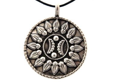 RMB|925 Silver Pendant: Large Medallion engraved with string